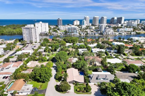 House in Fort Lauderdale, Florida 4 bedrooms, 229.47 sq.m. № 1072471 - photo 1