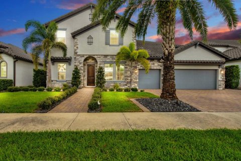 House in Orlando, Florida 6 bedrooms, 495.82 sq.m. № 1390374 - photo 1