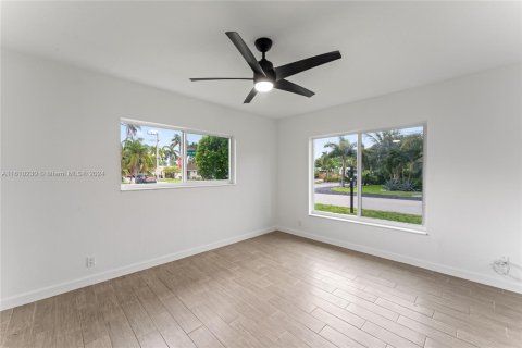 House in Fort Lauderdale, Florida 2 bedrooms, 114.36 sq.m. № 1241277 - photo 12