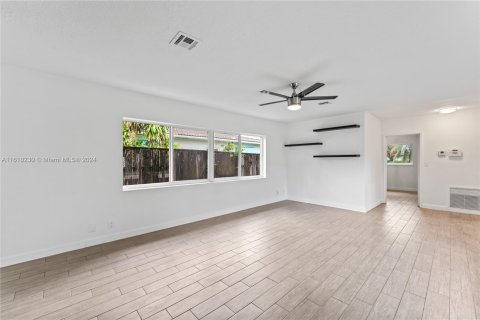 House in Fort Lauderdale, Florida 2 bedrooms, 114.36 sq.m. № 1241277 - photo 4