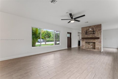 House in Fort Lauderdale, Florida 2 bedrooms, 114.36 sq.m. № 1241277 - photo 6