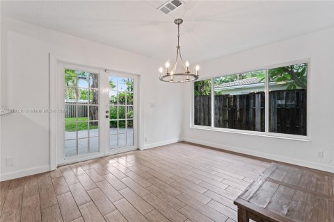 House in Fort Lauderdale, Florida 2 bedrooms, 114.36 sq.m. № 1241277 - photo 7