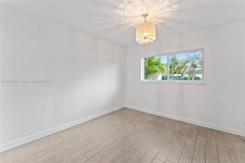 House in Fort Lauderdale, Florida 2 bedrooms, 114.36 sq.m. № 1241277 - photo 14