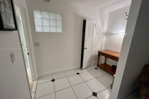 Copropriété à vendre à Miami Beach, Floride: 2 chambres, 126.35 m2 № 1021710 - photo 15