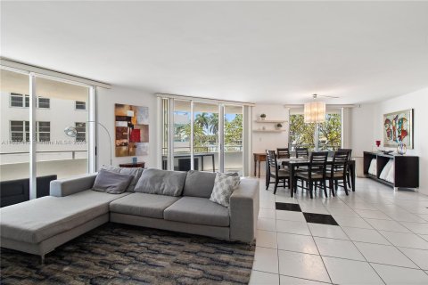 Copropriété à vendre à Miami Beach, Floride: 2 chambres, 126.35 m2 № 1021710 - photo 2