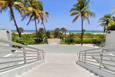 Copropriété à vendre à Miami Beach, Floride: 2 chambres, 126.35 m2 № 1021710 - photo 19