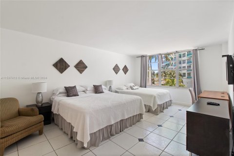 Condo in Miami Beach, Florida, 2 bedrooms  № 1021710 - photo 12