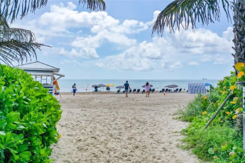 Condo in Miami Beach, Florida, 2 bedrooms  № 1079684 - photo 20