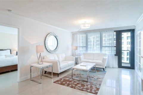 Condo in Miami Beach, Florida, 2 bedrooms  № 1079684 - photo 17