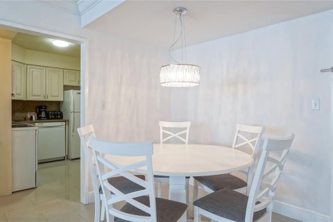 Copropriété à vendre à Miami Beach, Floride: 2 chambres, 89.19 m2 № 1079684 - photo 16