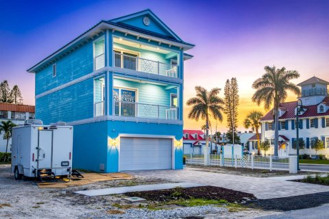 House in Hutchinson Island South, Florida 3 bedrooms, 280.75 sq.m. № 1079685 - photo 23