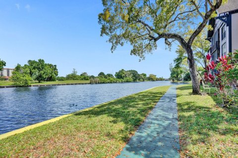 Condo in Lauderhill, Florida, 1 bedroom  № 1079736 - photo 9