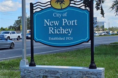 Commercial property in New Port Richey, Florida № 1339176 - photo 3