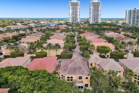 Villa ou maison à vendre à Aventura, Floride: 3 chambres, 221.11 m2 № 1031321 - photo 4