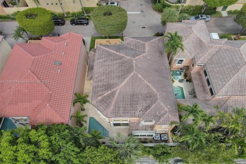 Villa ou maison à vendre à Aventura, Floride: 3 chambres, 221.11 m2 № 1031321 - photo 3