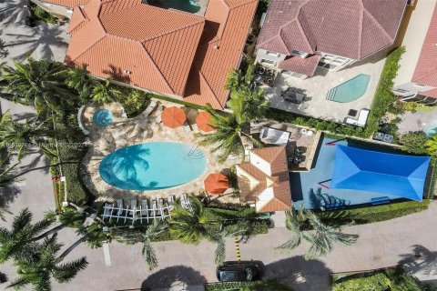 Villa ou maison à vendre à Aventura, Floride: 3 chambres, 221.11 m2 № 1031321 - photo 10