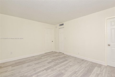 Condominio en venta en Lauderhill, Florida, 2 dormitorios № 1031271 - foto 12