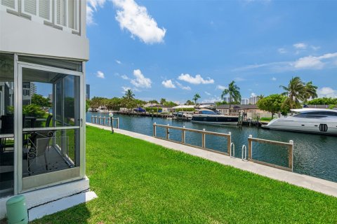 Condominio en venta en Hallandale Beach, Florida, 1 dormitorio, 65.03 m2 № 1210491 - foto 6