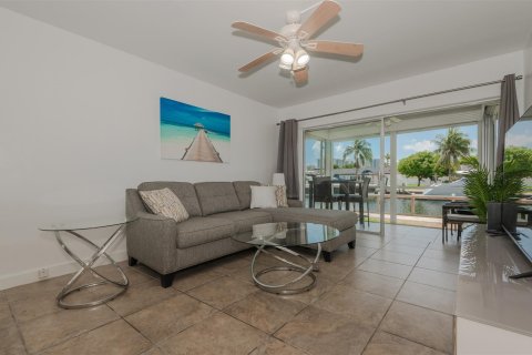 Condominio en venta en Hallandale Beach, Florida, 1 dormitorio, 65.03 m2 № 1210491 - foto 11