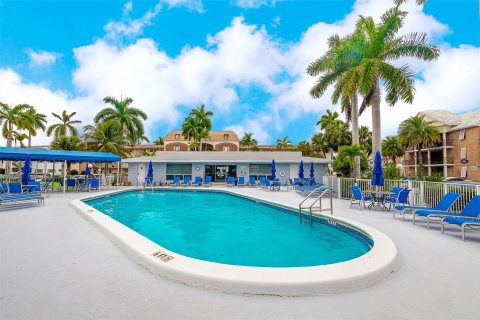 Condominio en venta en Hallandale Beach, Florida, 1 dormitorio, 65.03 m2 № 1210491 - foto 3