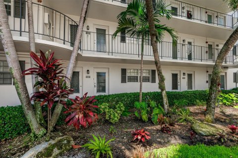 Condominio en venta en Hallandale Beach, Florida, 1 dormitorio, 65.03 m2 № 1210491 - foto 18