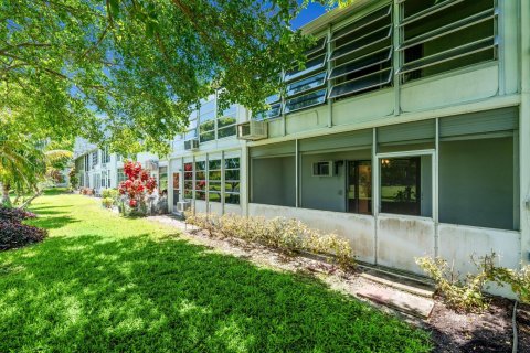 Condo in Deerfield Beach, Florida, 1 bedroom  № 1210443 - photo 12