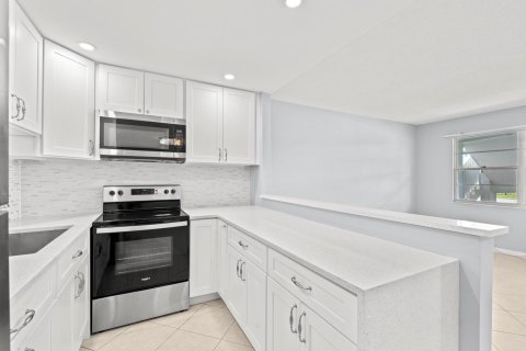 Condo in Deerfield Beach, Florida, 1 bedroom  № 1210443 - photo 23