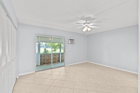 Condo in Deerfield Beach, Florida, 1 bedroom  № 1210443 - photo 20