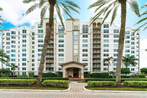 Condominio en venta en Highland Beach, Florida, 2 dormitorios, 130.06 m2 № 1222427 - foto 1