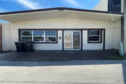 Commercial property in Clewiston, Florida № 1077371 - photo 11