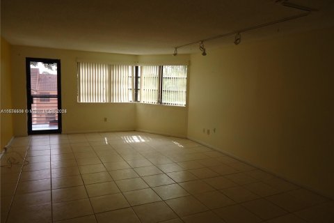 Condo in Miami, Florida, 2 bedrooms  № 1401388 - photo 4