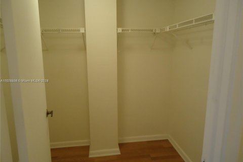 Condo in Miami, Florida, 2 bedrooms  № 1401388 - photo 3