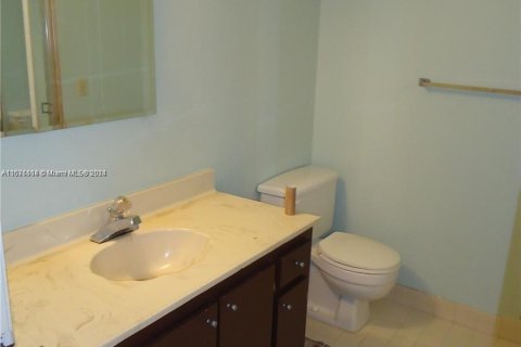 Condo in Miami, Florida, 2 bedrooms  № 1401388 - photo 7