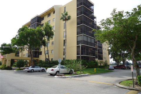 Condo in Miami, Florida, 2 bedrooms  № 1401388 - photo 11