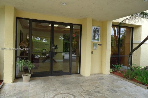 Condo in Miami, Florida, 2 bedrooms  № 1401388 - photo 10