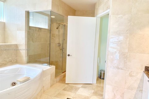 Condo in Sunny Isles Beach, Florida, 3 bedrooms  № 1401429 - photo 10