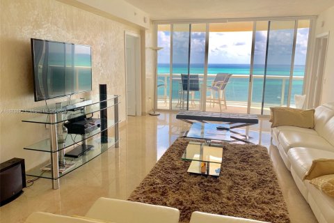 Condo in Sunny Isles Beach, Florida, 3 bedrooms  № 1401429 - photo 23