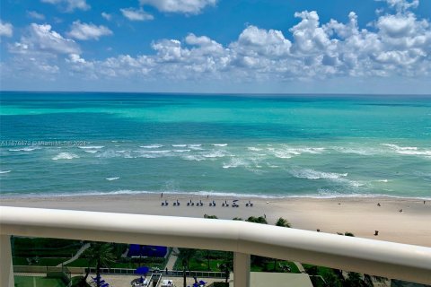 Condo in Sunny Isles Beach, Florida, 3 bedrooms  № 1401429 - photo 19