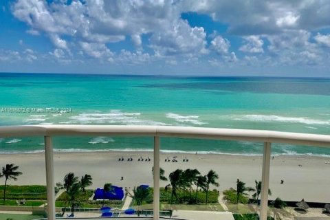 Condo in Sunny Isles Beach, Florida, 3 bedrooms  № 1401429 - photo 1