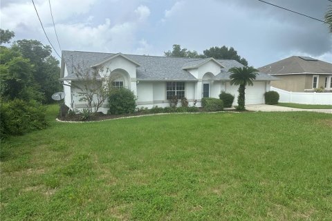 House in Deltona, Florida 3 bedrooms, 162.58 sq.m. № 1352304 - photo 1