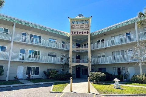 Copropriété à vendre à Clearwater, Floride: 2 chambres, 102.19 m2 № 1352305 - photo 1