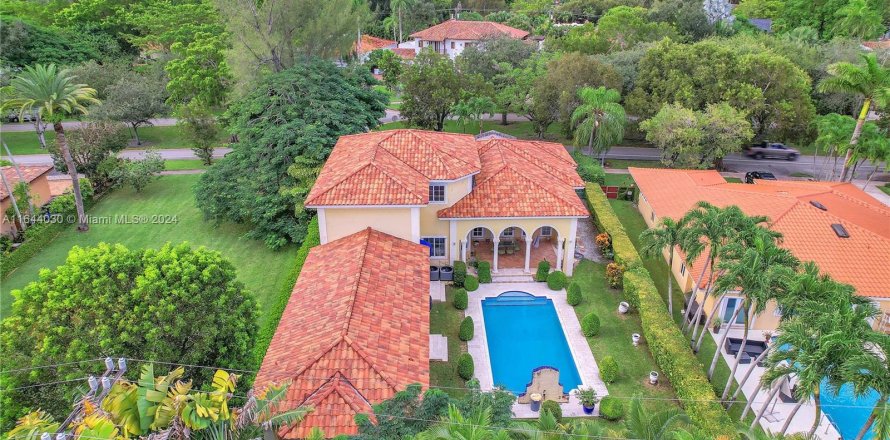 Villa ou maison à Coral Gables, Floride 5 chambres, 340.77 m2 № 1325527