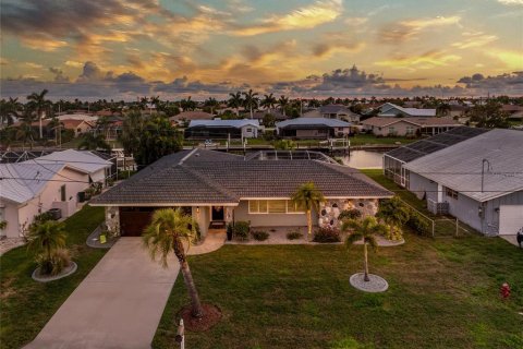 Villa ou maison à vendre à Punta Gorda, Floride: 4 chambres, 178.93 m2 № 1260567 - photo 1