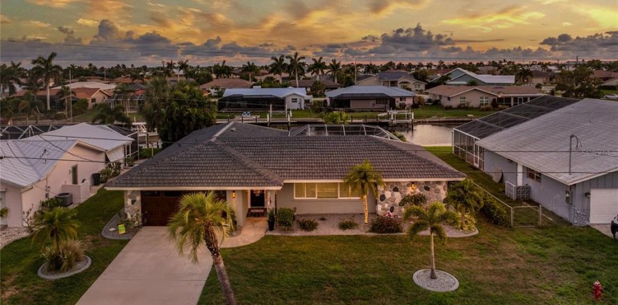 Villa ou maison à Punta Gorda, Floride 4 chambres, 178.93 m2 № 1260567