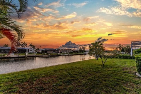 Villa ou maison à vendre à Punta Gorda, Floride: 4 chambres, 178.93 m2 № 1260567 - photo 26