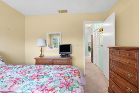 Condo in New Port Richey, Florida, 2 bedrooms  № 1307843 - photo 14