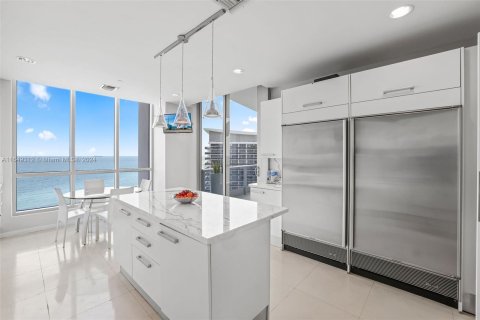 Condo in Miami Beach, Florida, 3 bedrooms  № 1345815 - photo 16