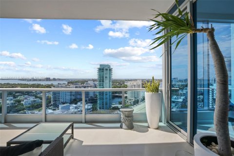 Condo in Miami Beach, Florida, 3 bedrooms  № 1345815 - photo 24