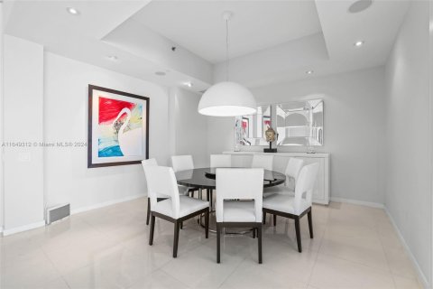 Copropriété à vendre à Miami Beach, Floride: 3 chambres, 369.94 m2 № 1345815 - photo 13