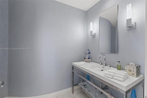 Condo in Miami Beach, Florida, 3 bedrooms  № 1345815 - photo 29